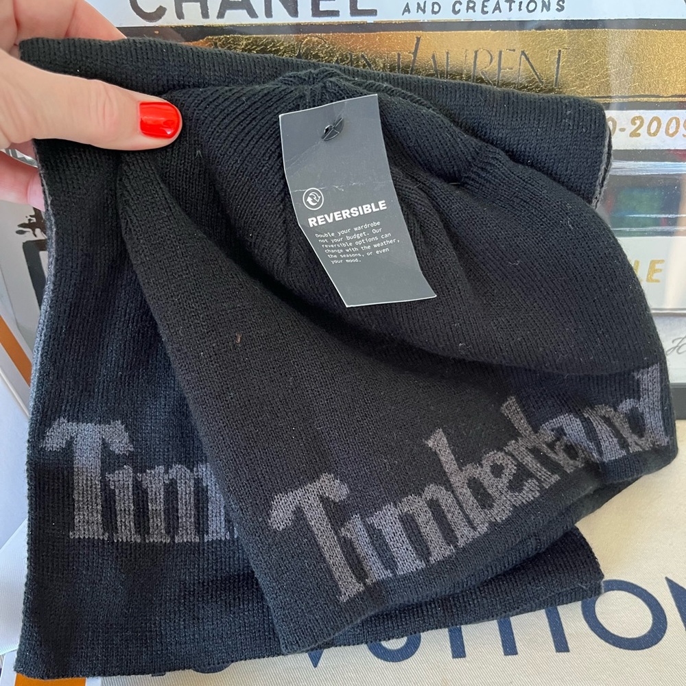 NEW TIMBERLAND MEN’S REVERSIBLE HAT & SCARF SET BLACK / GREY
